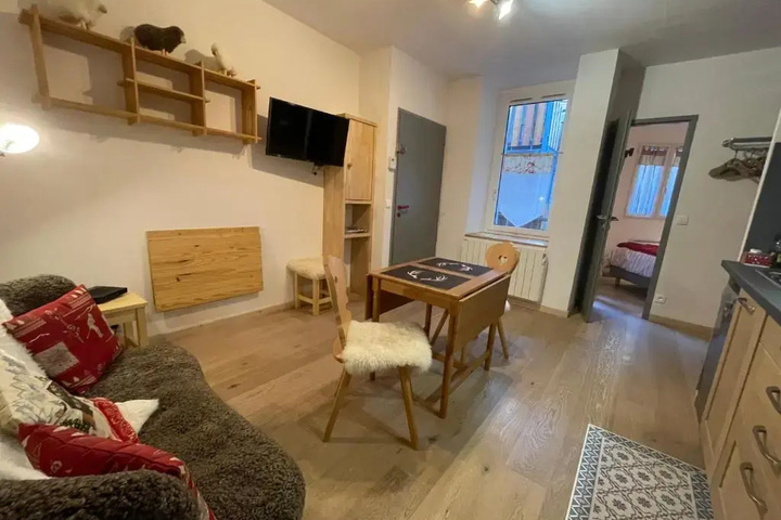 Room 4 of 11