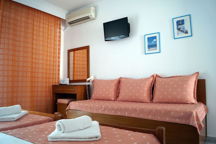Room 10 of 13