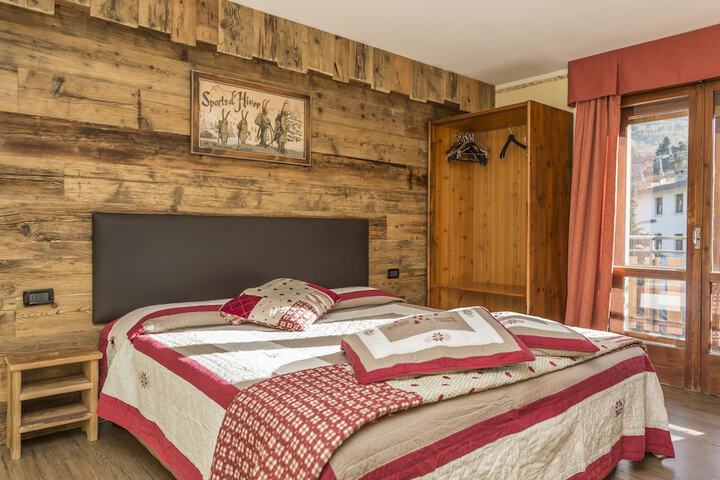 Room 4 of 40