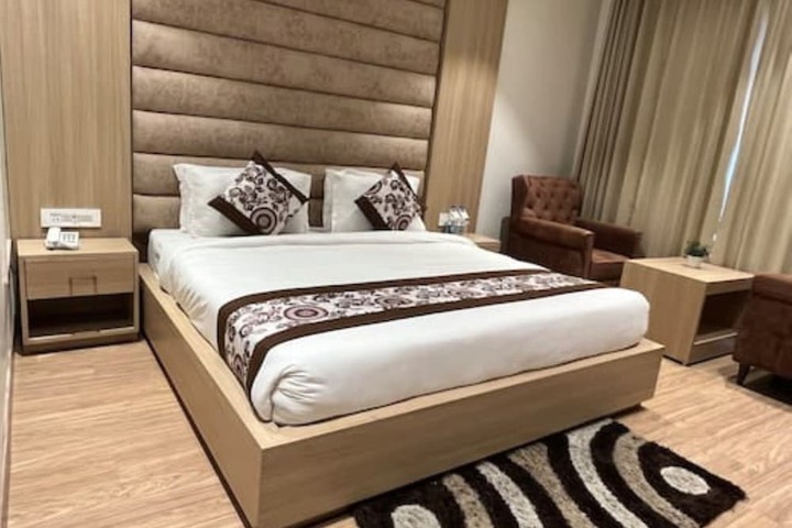 Room 3 of 10