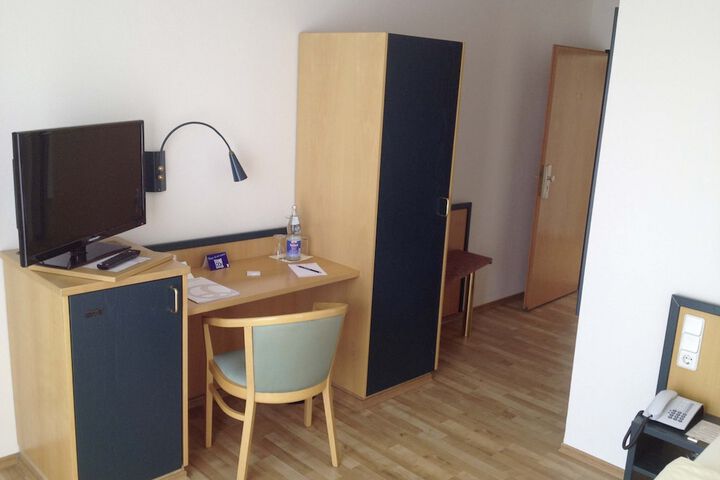 Room 14 of 30