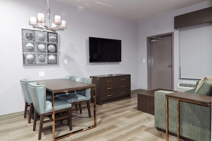 Room 11 of 60