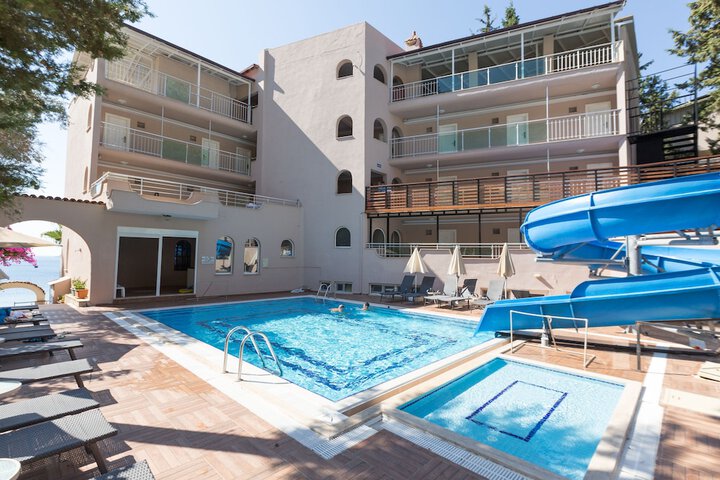 Hotel Pool