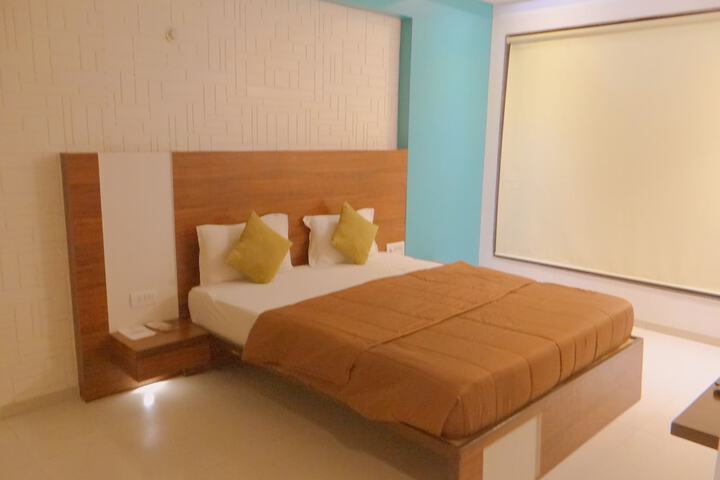 Room 10 of 20