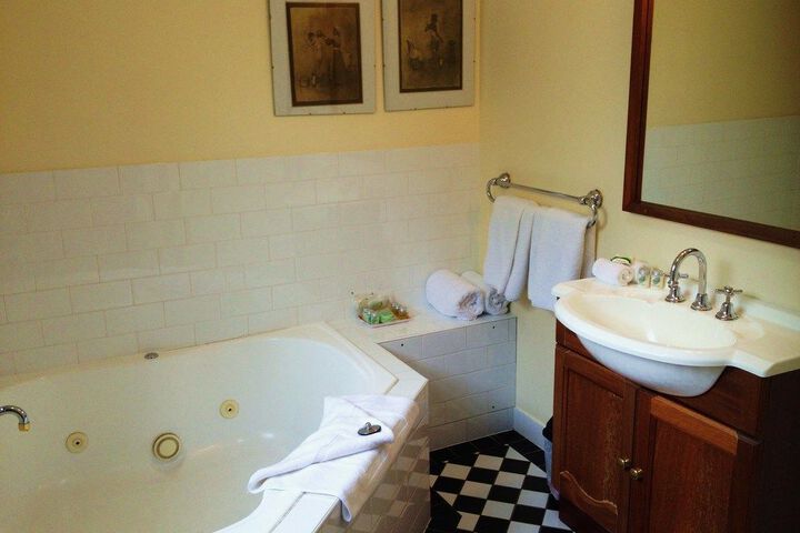Room 17 of 46