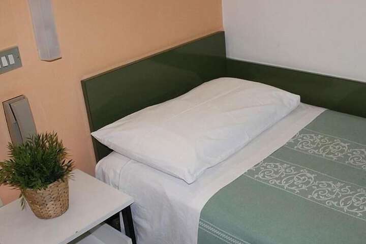 Room 10 of 62