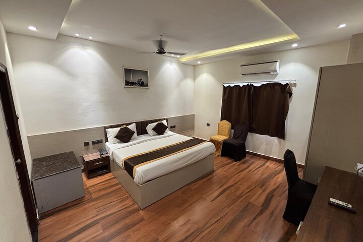 Room 4 of 25