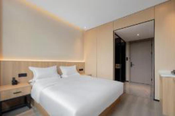 Room 5 of 6