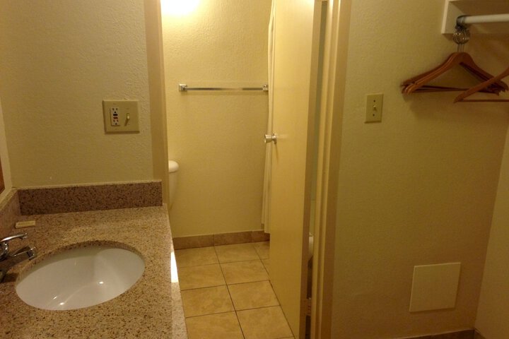 Room 21 of 38