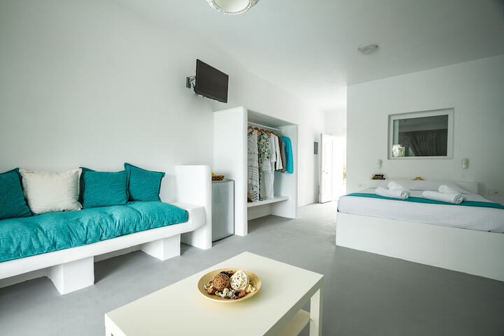 Room 3 of 110