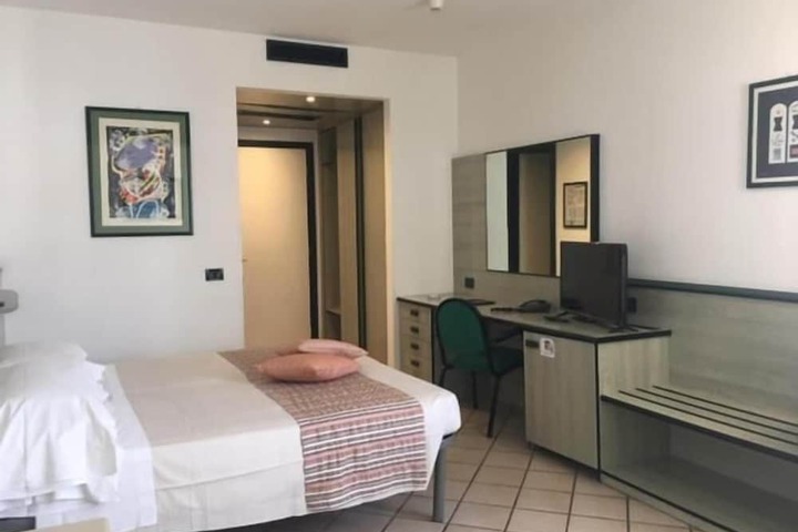 Room 14 of 42