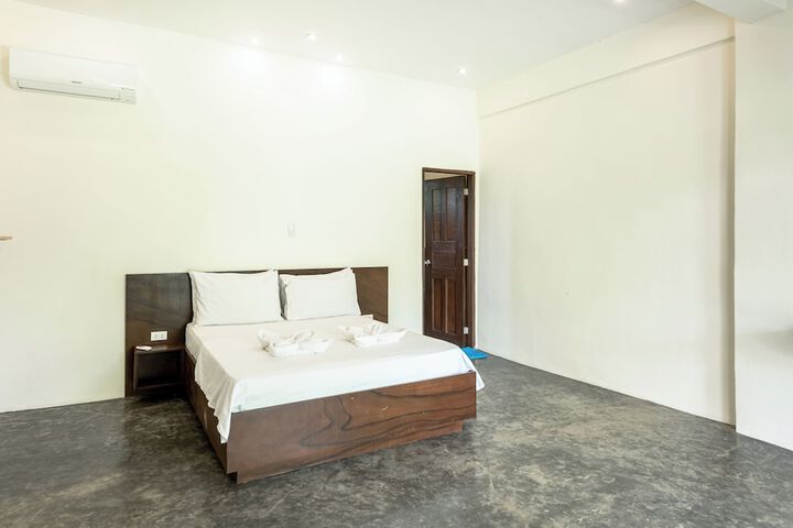 Room 15 of 102
