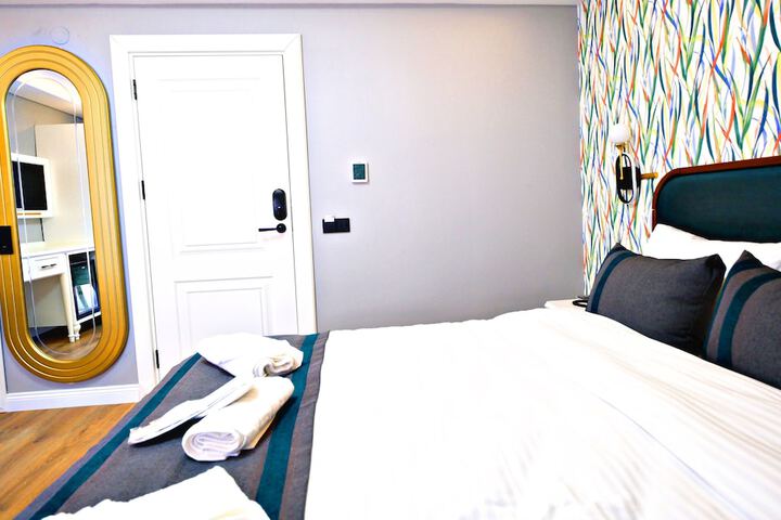 Room 15 of 42