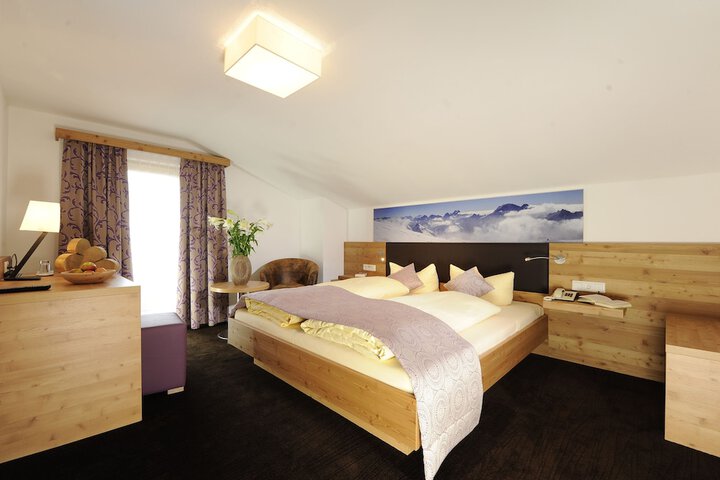 Room 25 of 27