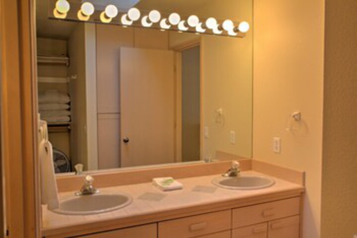 Room 8 of 48