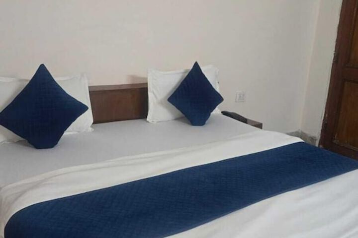 Room 17 of 33