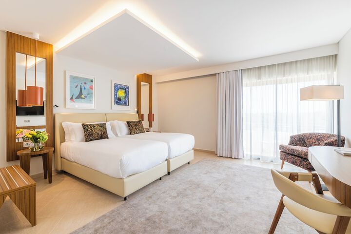 Room 9 of 48
