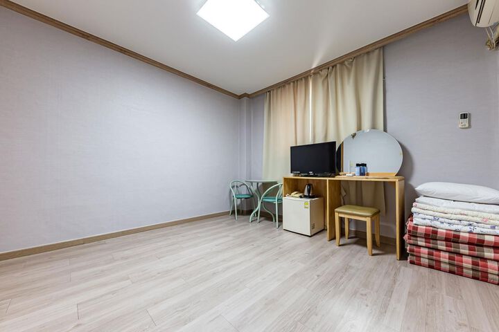 Room 22 of 60