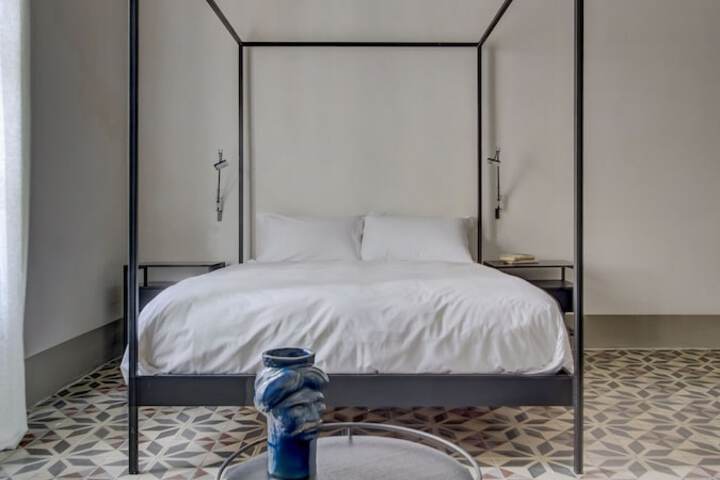 Room 25 of 48
