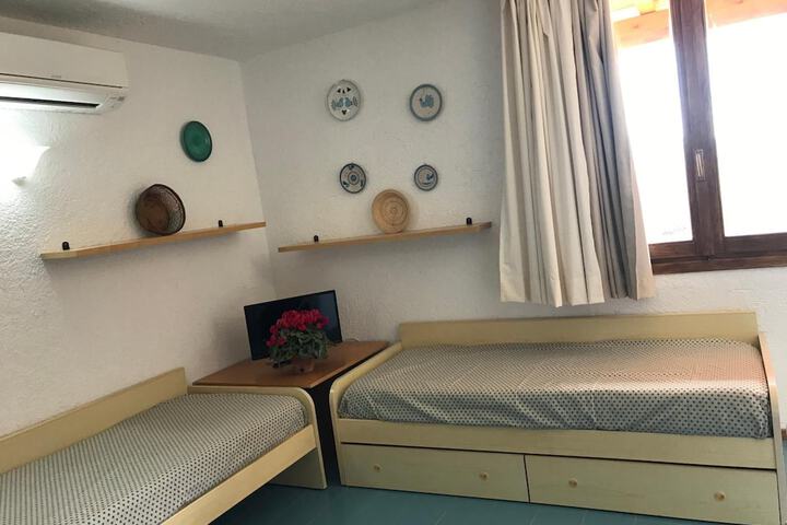 Room 8 of 32