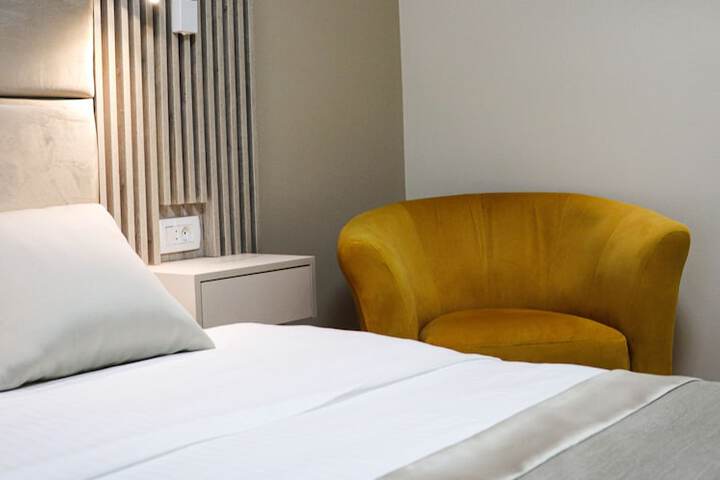 Room 13 of 28
