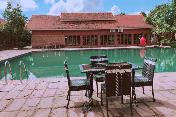 Hotel Pool