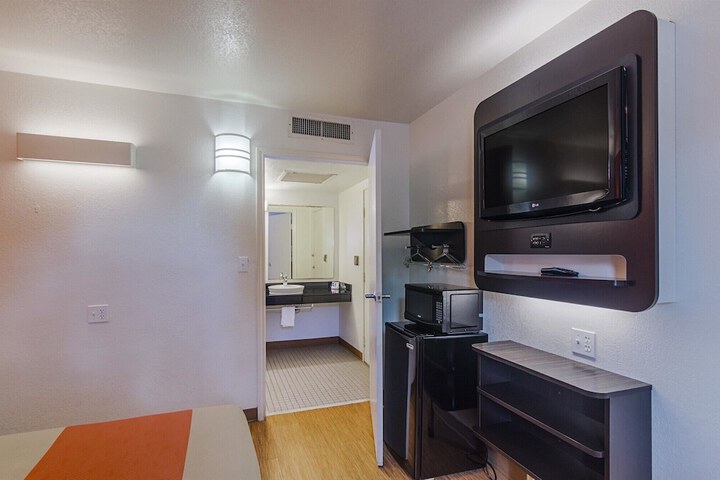Room 19 of 49