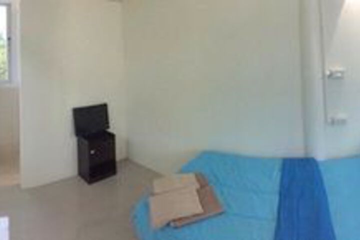 Room 4 of 13