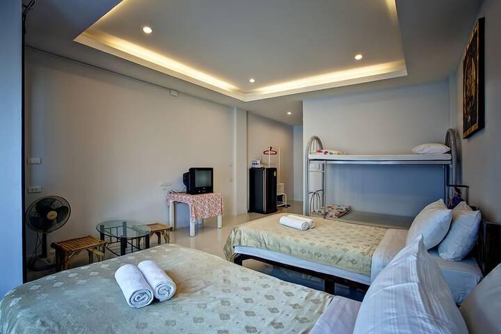 Room 11 of 28