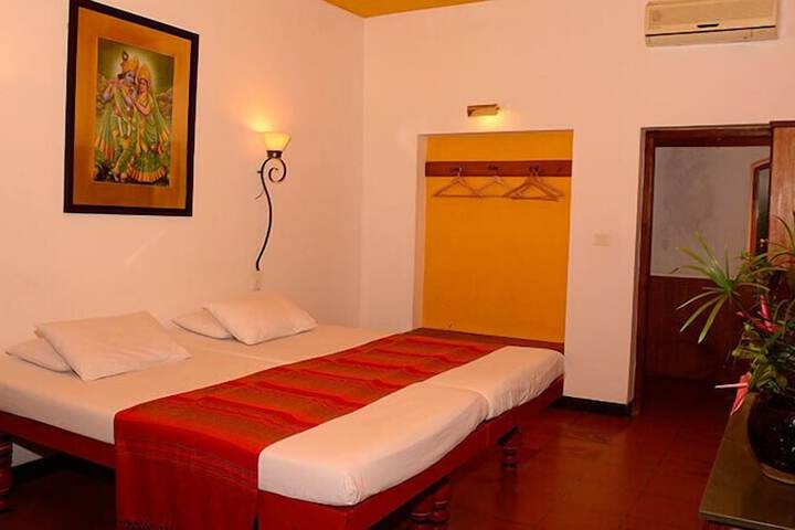 Room 4 of 44