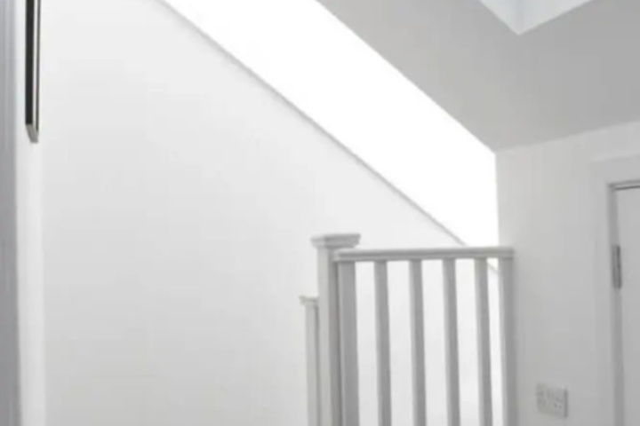 Room 9 of 12
