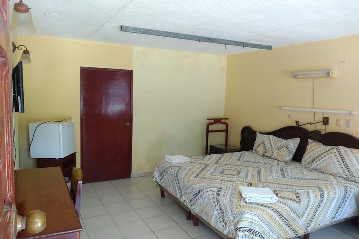 Room 9 of 14