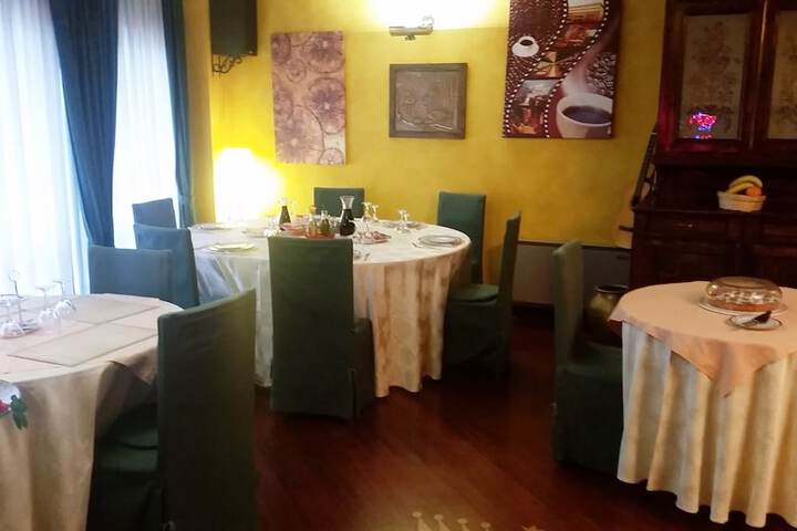 Dining 6 of 10