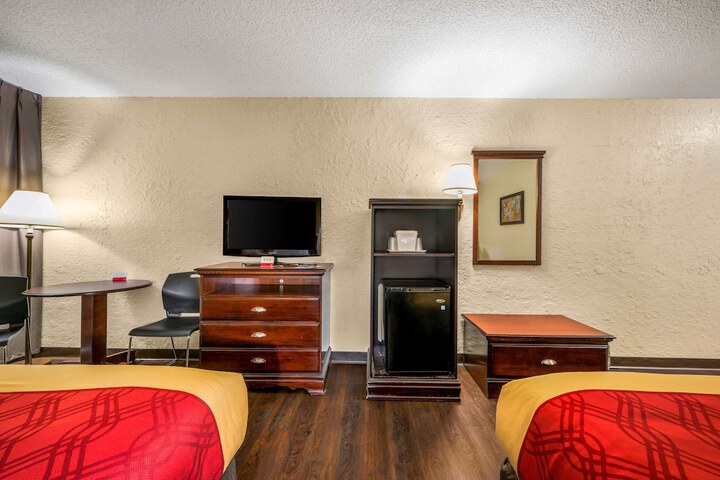 2 Double Beds (1 of 8)