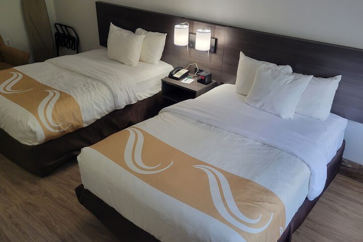 2 Double Beds (13 of 16)