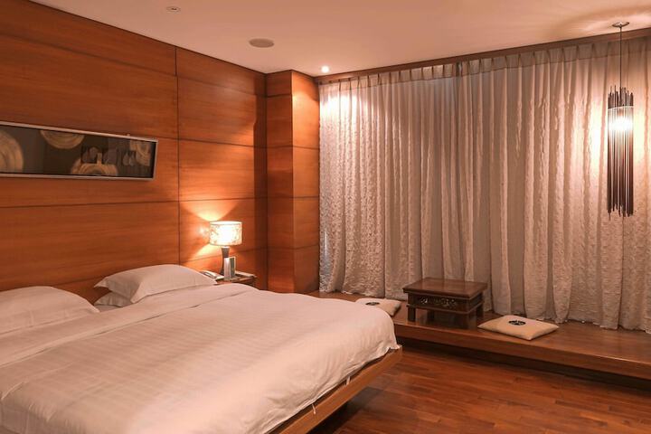 Room 11 of 50