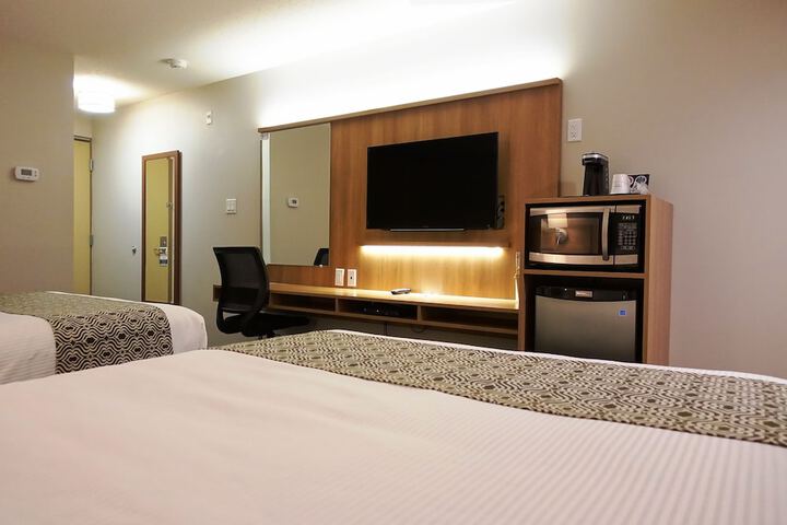 1 Queen Bed (18 of 50)