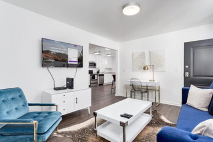 Photo of 8 BRs Comprised of 2 Suites by Domio