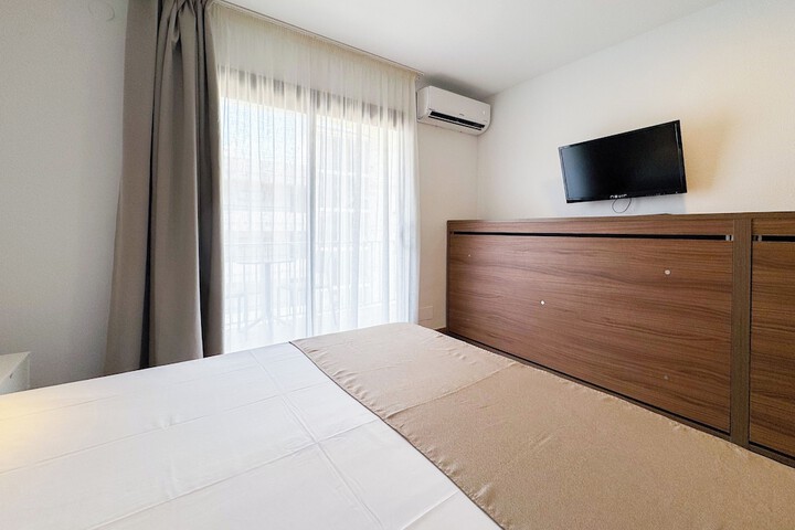 Room 28 of 97