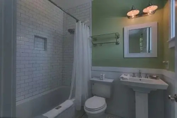 Room 8 of 23