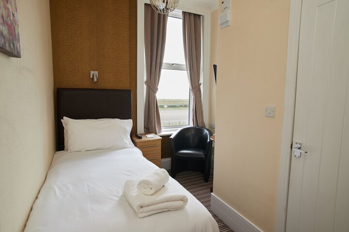 Room 6 of 61
