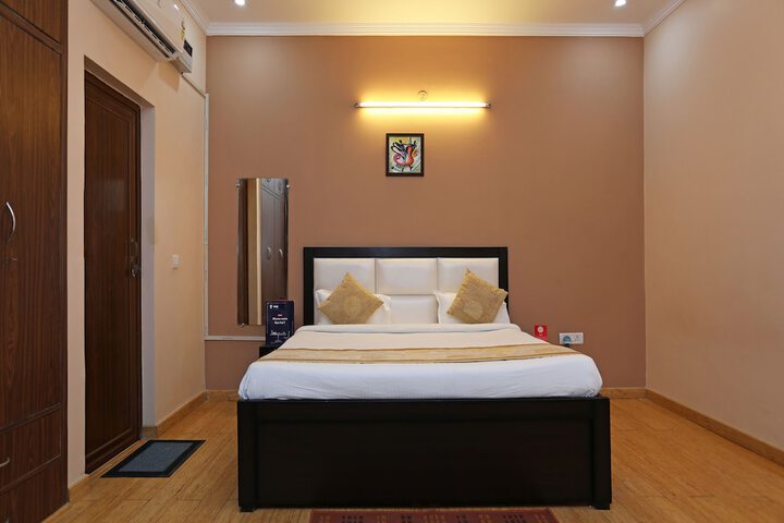 Room 8 of 19