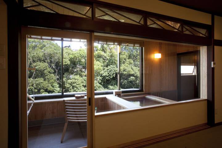 Room 13 of 70
