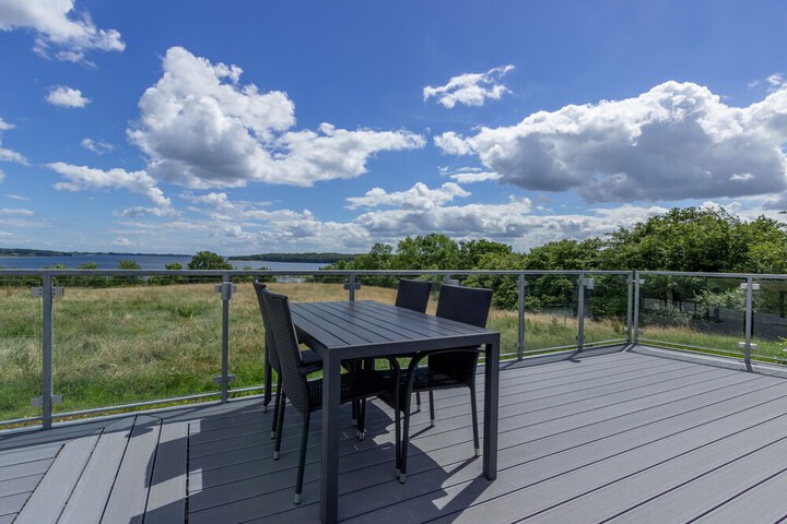Sundeck 121 of 135