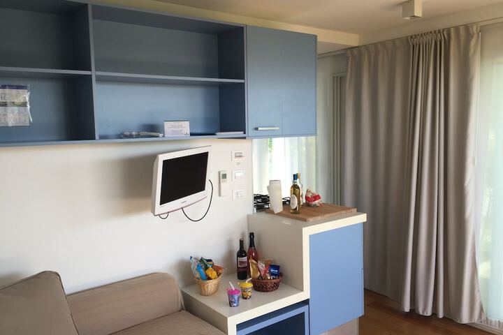 Room 65 of 227