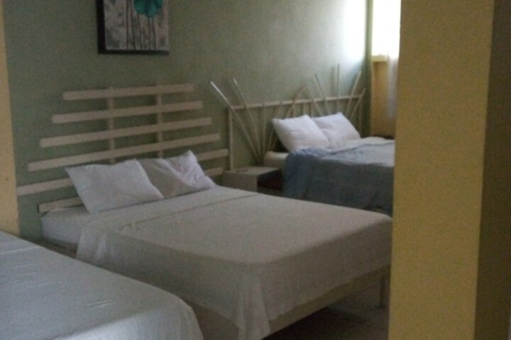 Room 5 of 10