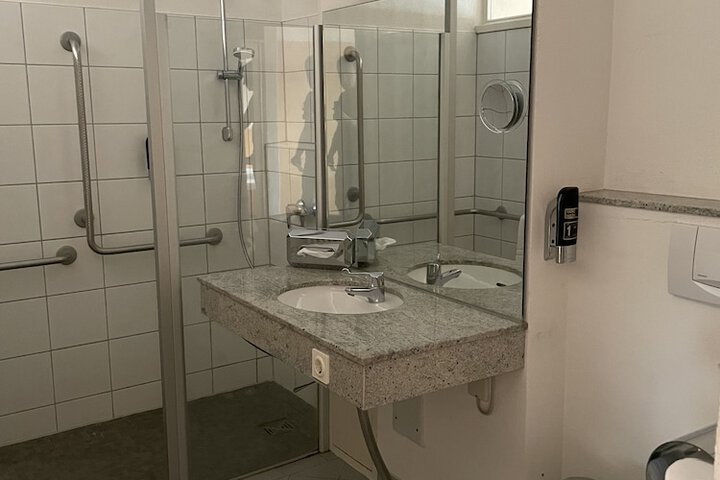 Room 16 of 21
