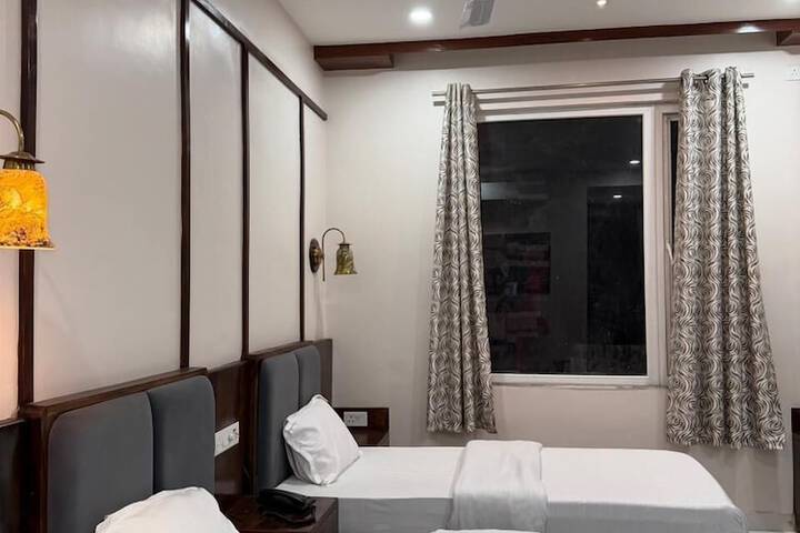 Room 13 of 28