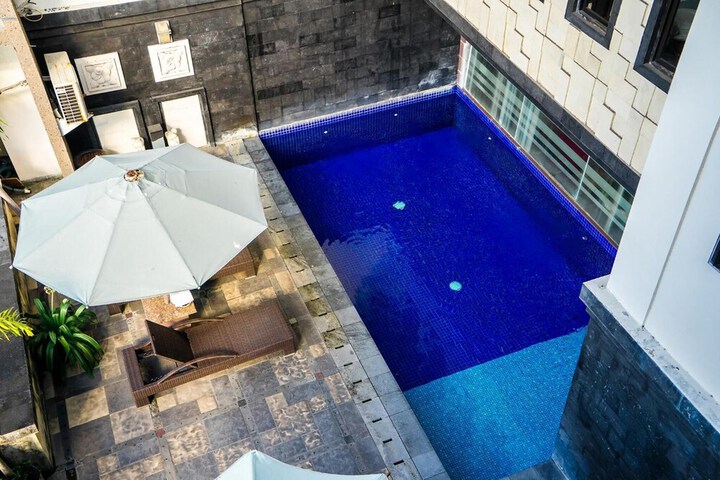 Pool Hotel