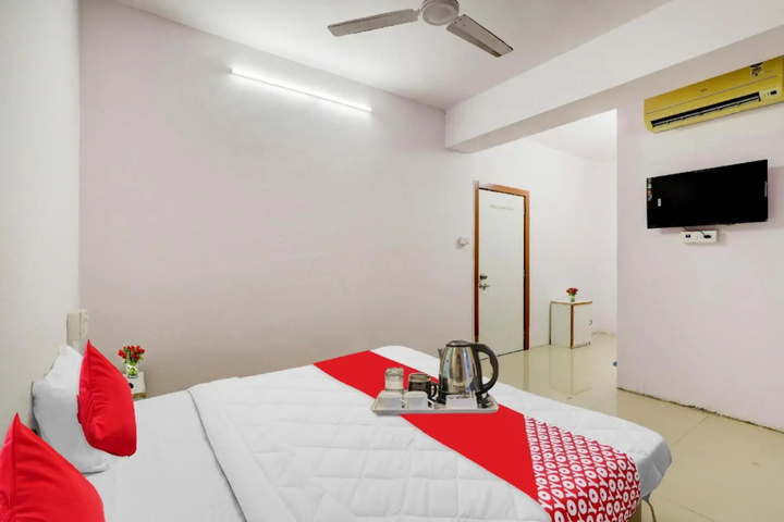 Room 3 of 8